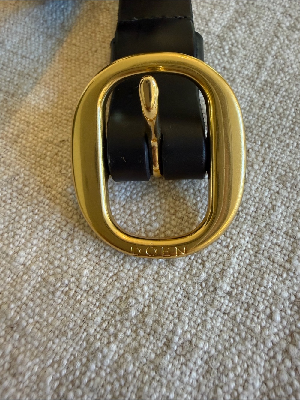 Doen Black Leather Belt with Gold Oval Buckle and Pin